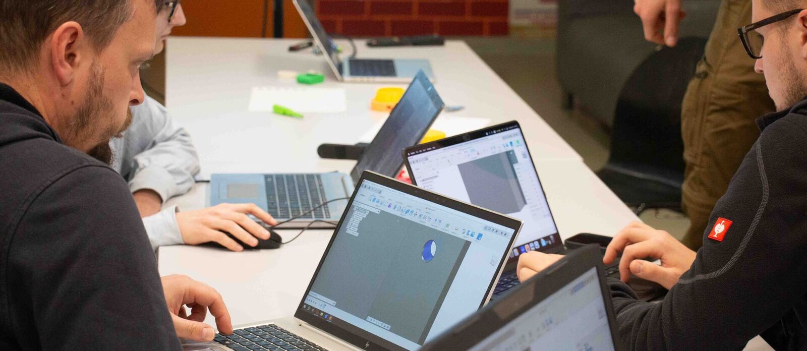 Delavnica 3D tiska in dela z laserskim rezalnikom / za mlade