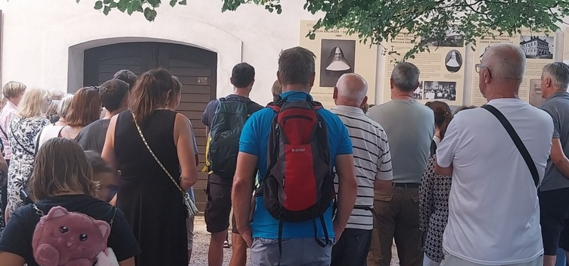 Zadnje javno vodstvo po razstavah  VESELO V  KAMNIK  in FELICITA KALINŠEK