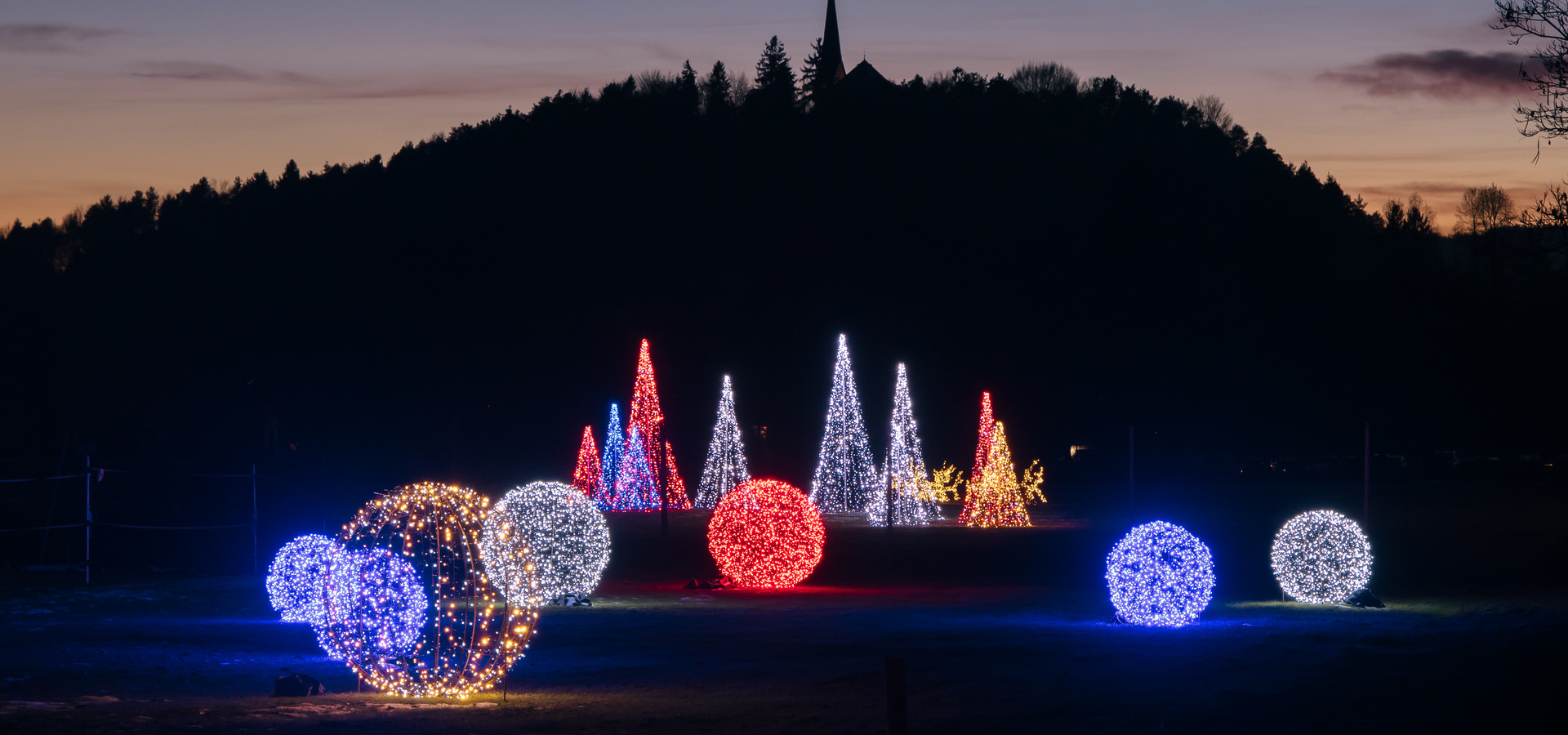 Večerni sprehod med lučkami