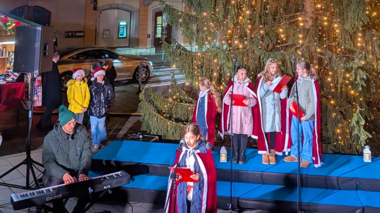 Pojoča jelka v Pravljičnem Kamniku