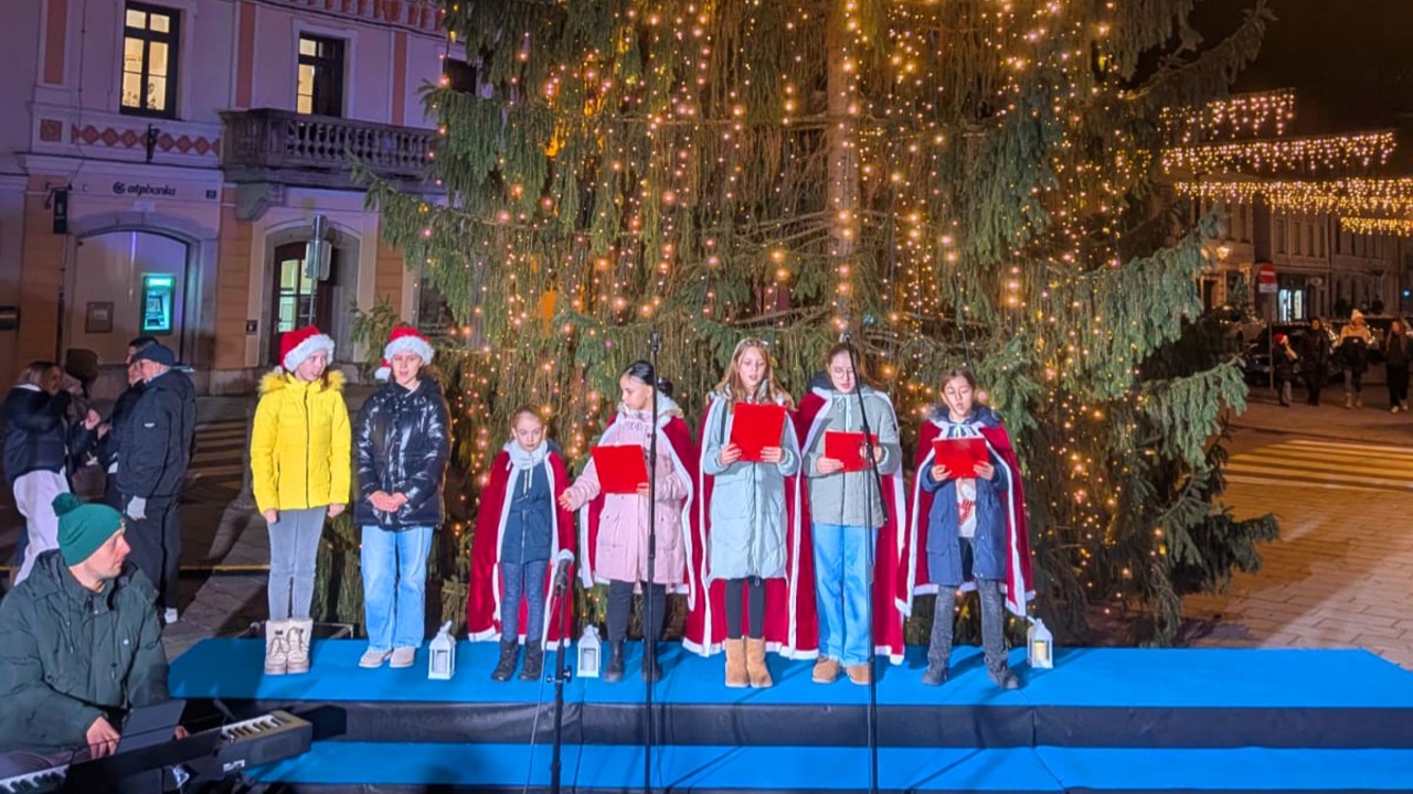 Pojoča jelka v Pravljičnem Kamniku