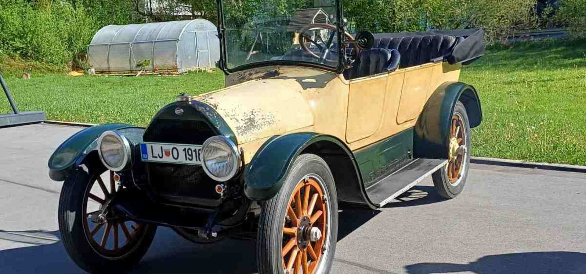 Revija starodobnikov Društva starodobnih vozil Kamnik