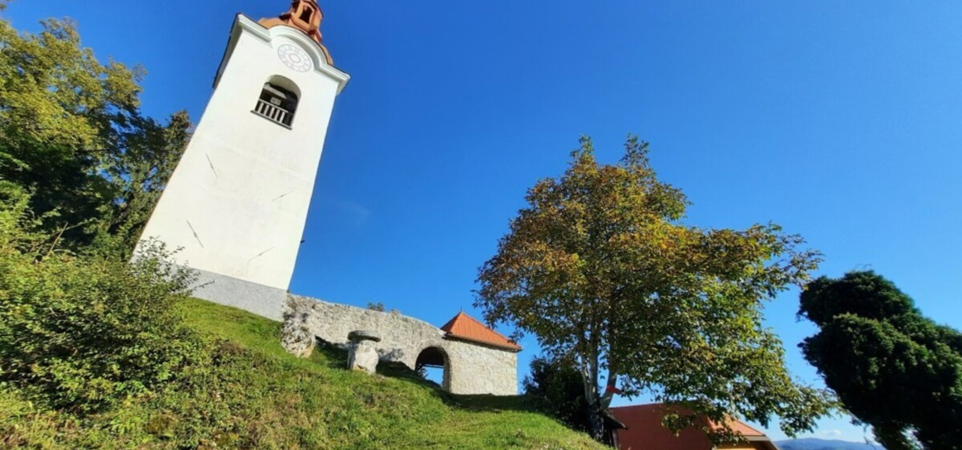 Prireditev ob dnevu državnosti na Gori Sv. Miklavž v Tuhinjski dolini